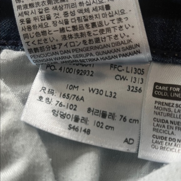 Levi's Women's 528 Curvy Bootcut - Picture 2 of 6